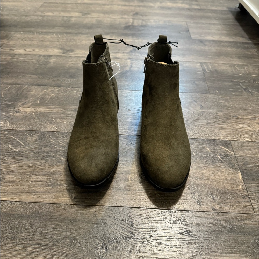 WhiteMt Ankle‎ Boots SZ 8 1/2 NEW